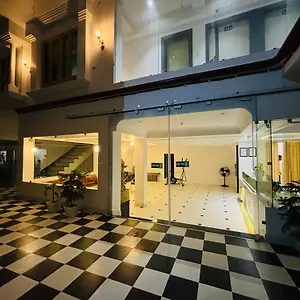 the-palm-villa.hotels-varanasi.com/